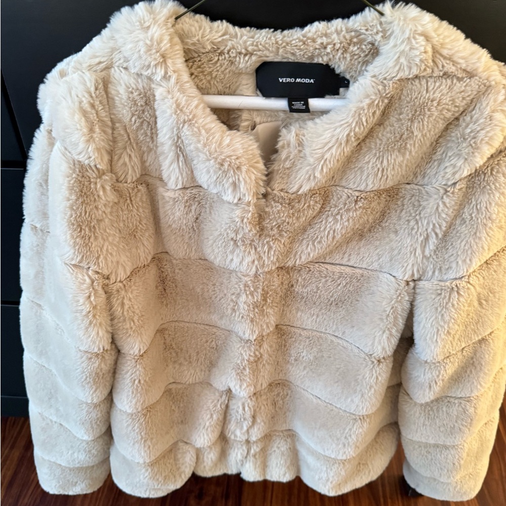 Faux Fur Cream Jacket Vero Moda